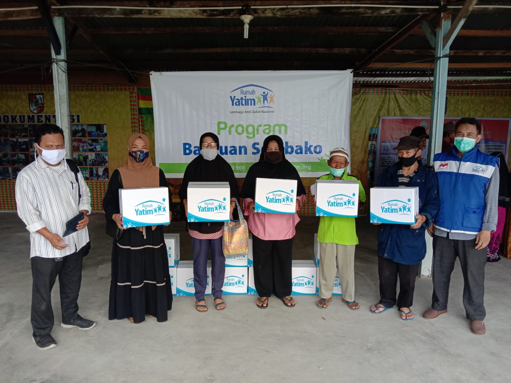 Rumah Yatim Bagikan Bantuan Kemanusiaan untuk Warga Prasejahtera Kelurahan Sungai Sibam Pekanbaru