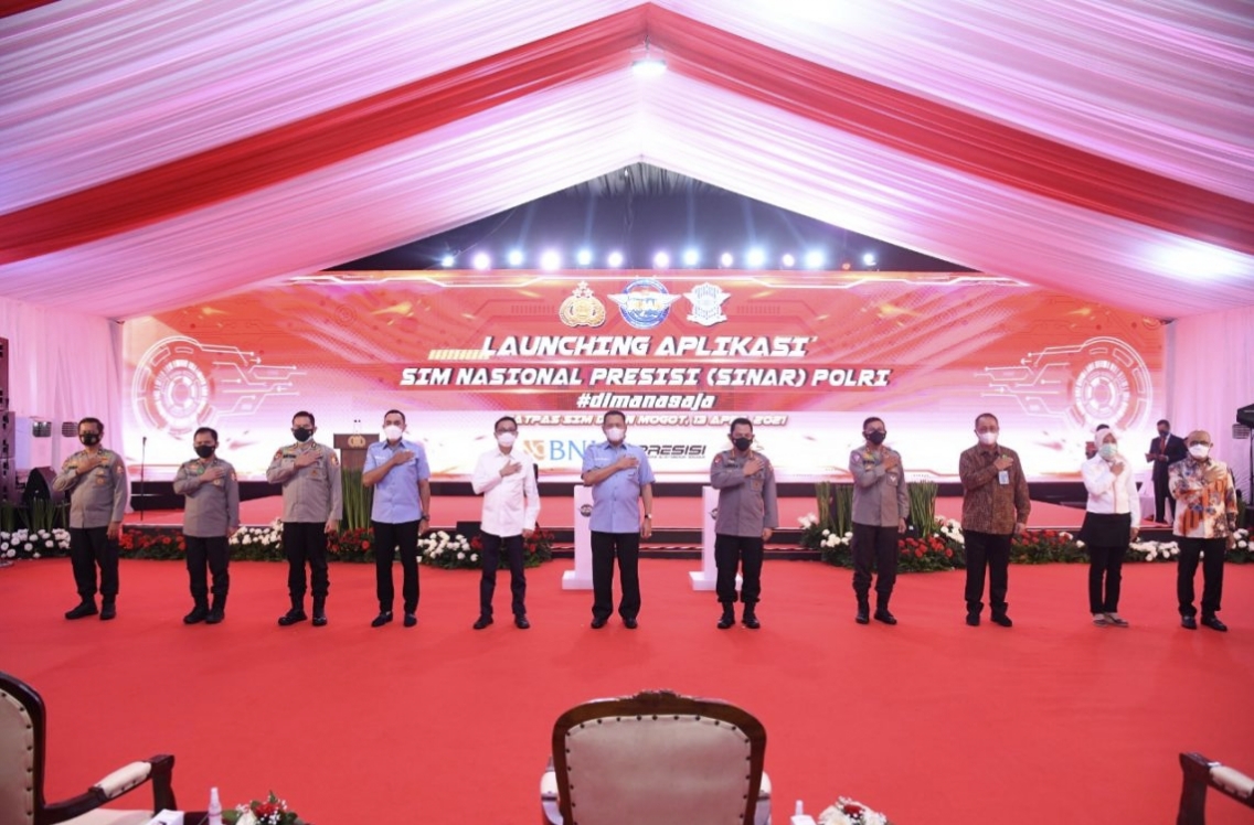 Perpanjang SIM Via Daring, Kapolri Resmikan Aplikasi Sinar