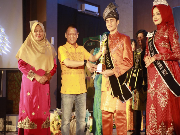 Sekda Kampar H. Hambali.SE. MBA, MH Hadiri Grand Final Bujang Dara Kampar 2025