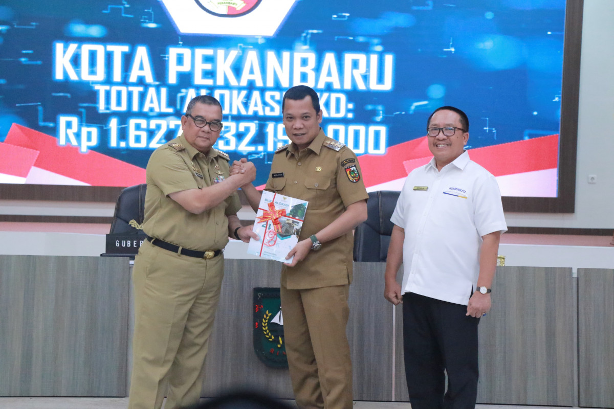 Pemko Pekanbaru Terima DIPA dan Buku Daftar Alokasi TKD 2024 dari Pusat