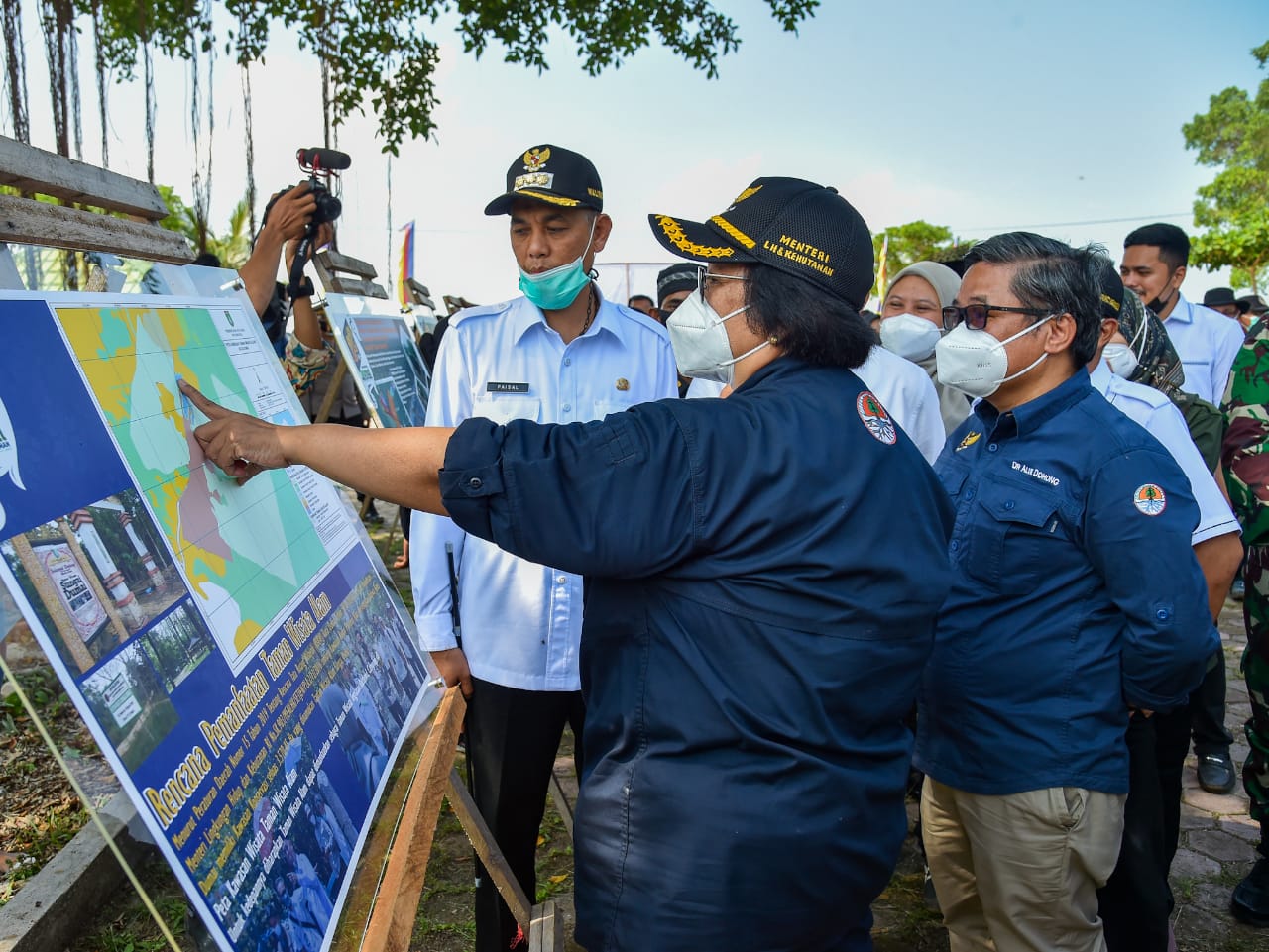 Kunjungi Riau, Menteri LHK Rapat Maraton di Lapangan