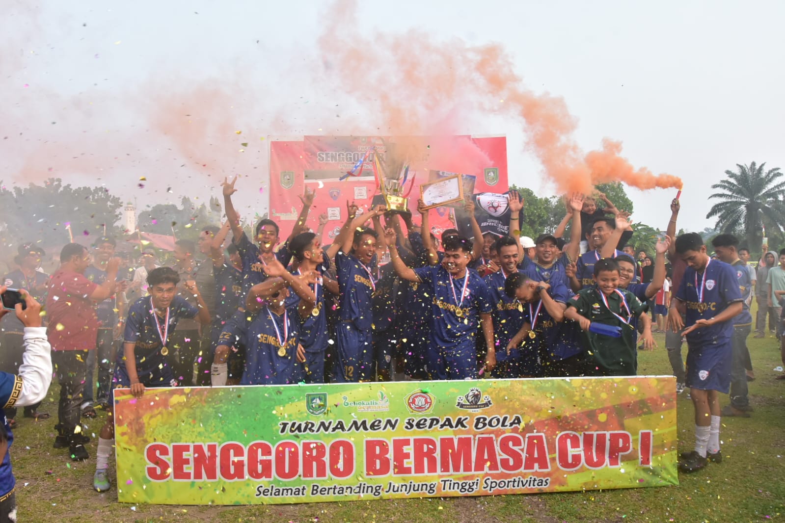 Desa Senggoro Juara Pertama Turnamen Sepak Bola Bermasa Cup I